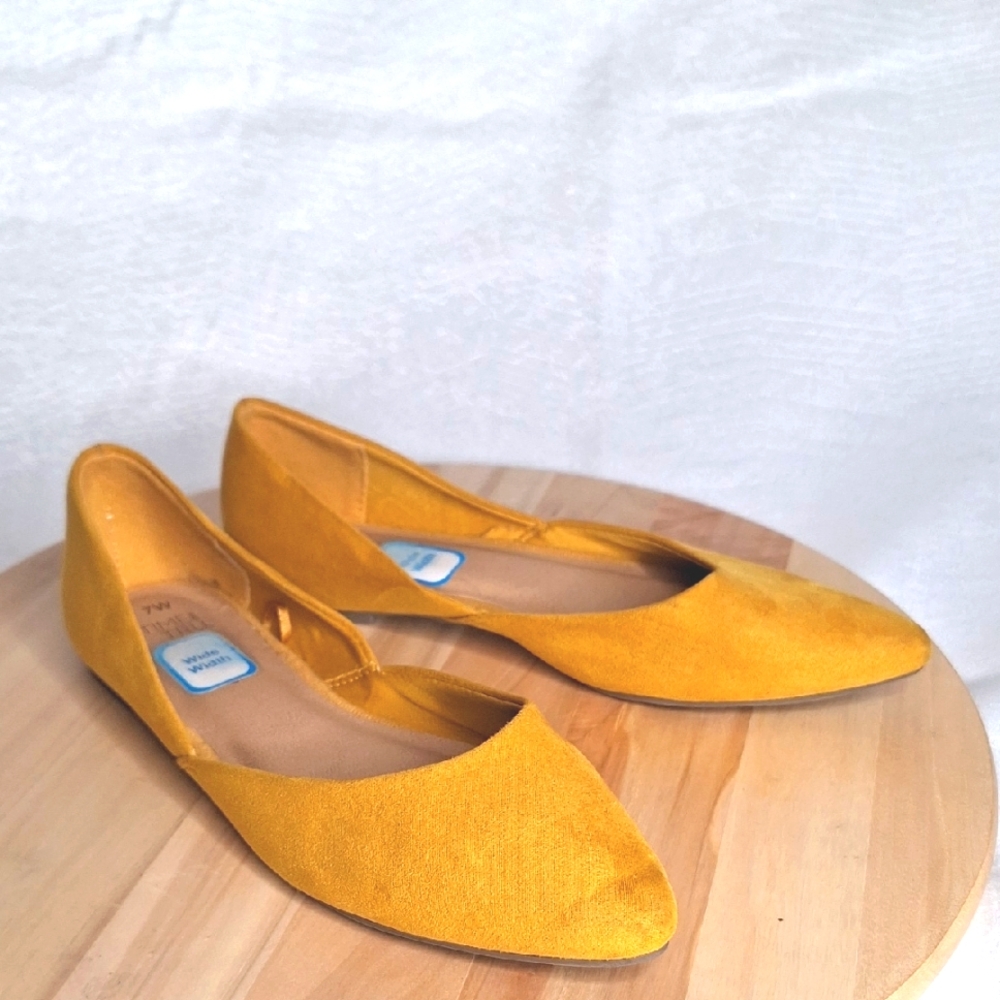 Time & Tru Yellow Women's Flats Size 7 W Preowned.